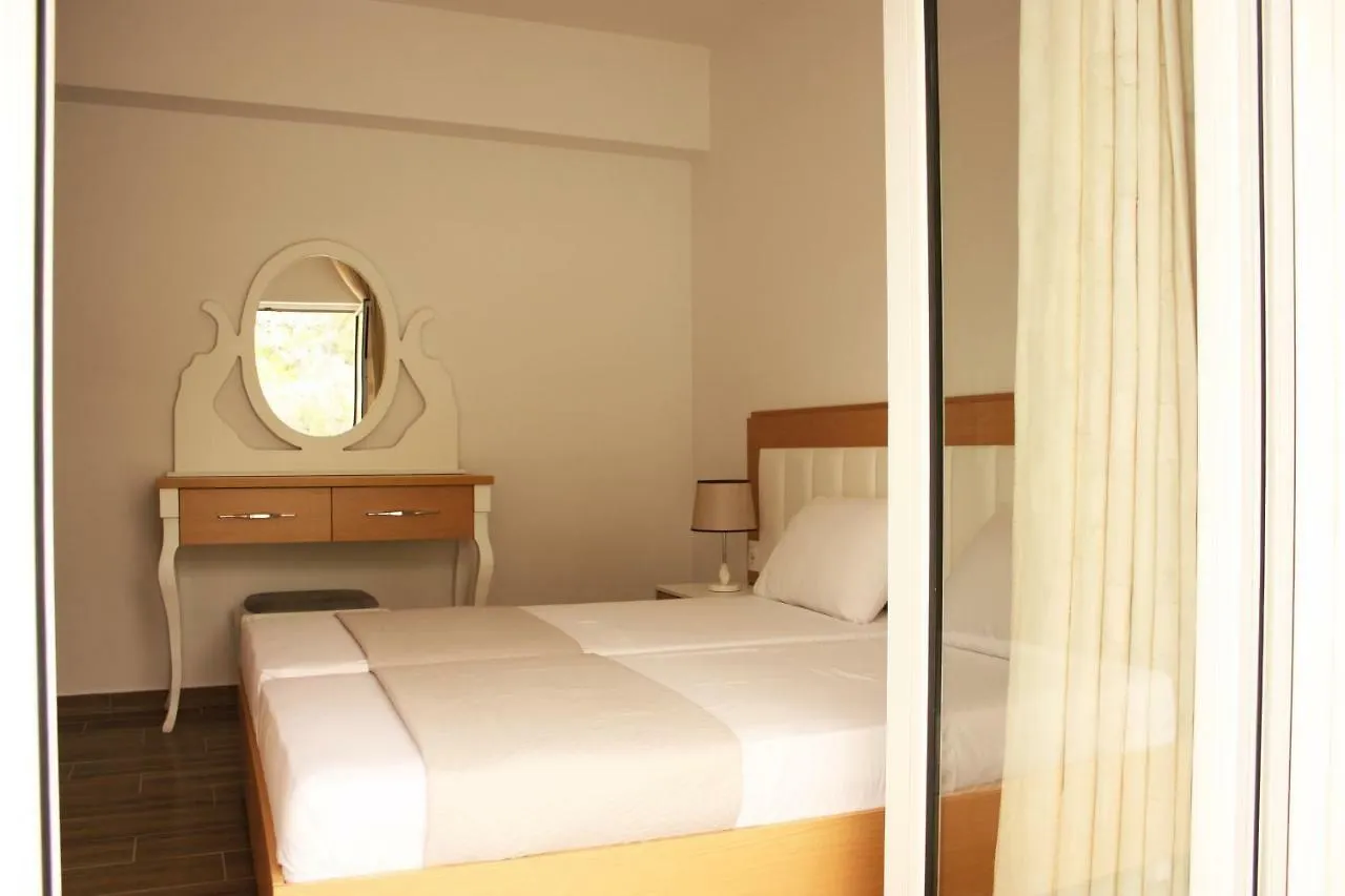 Alexandra'S Apartments Sarande