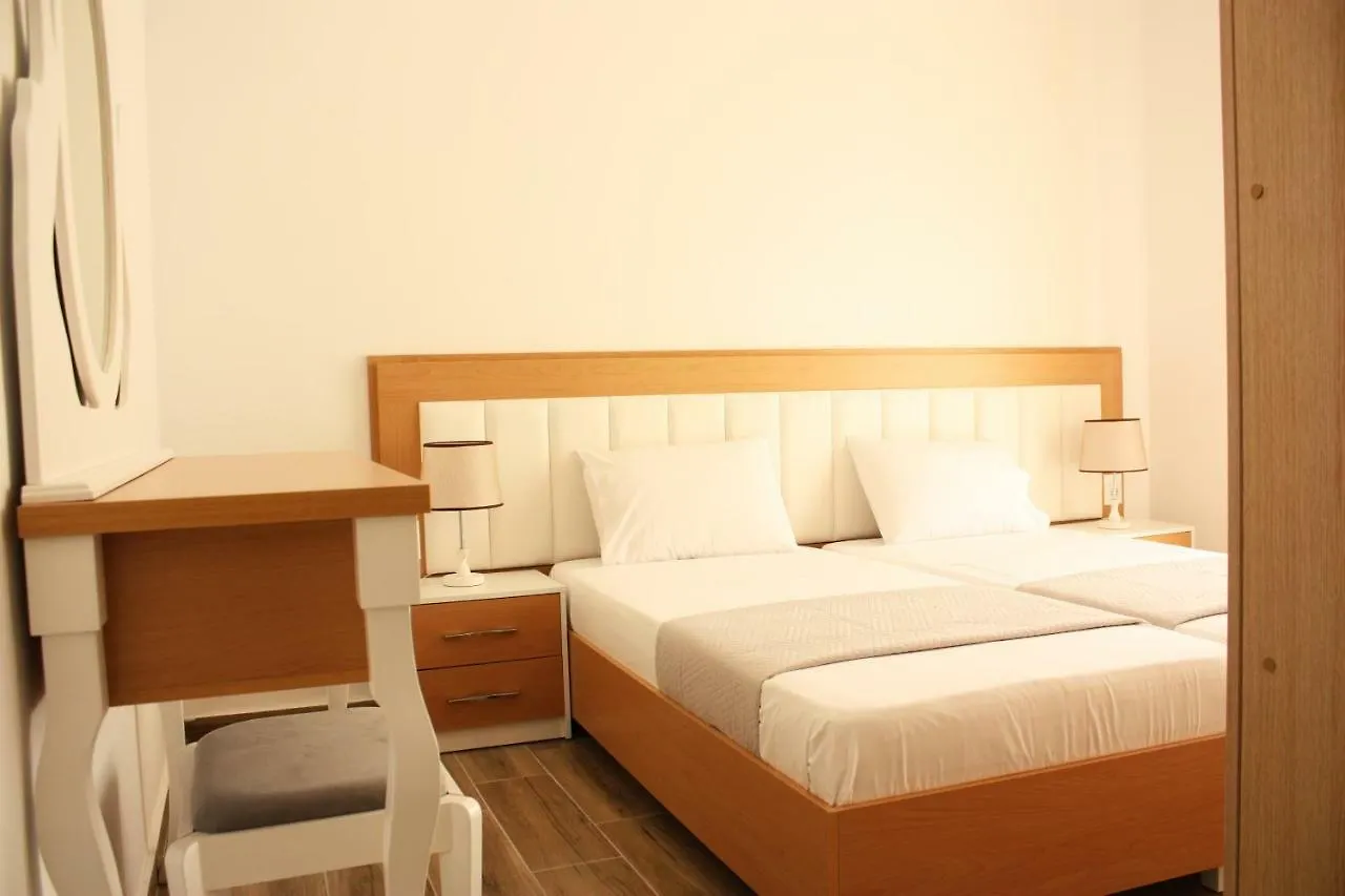 Alexandra'S Apartments Sarande