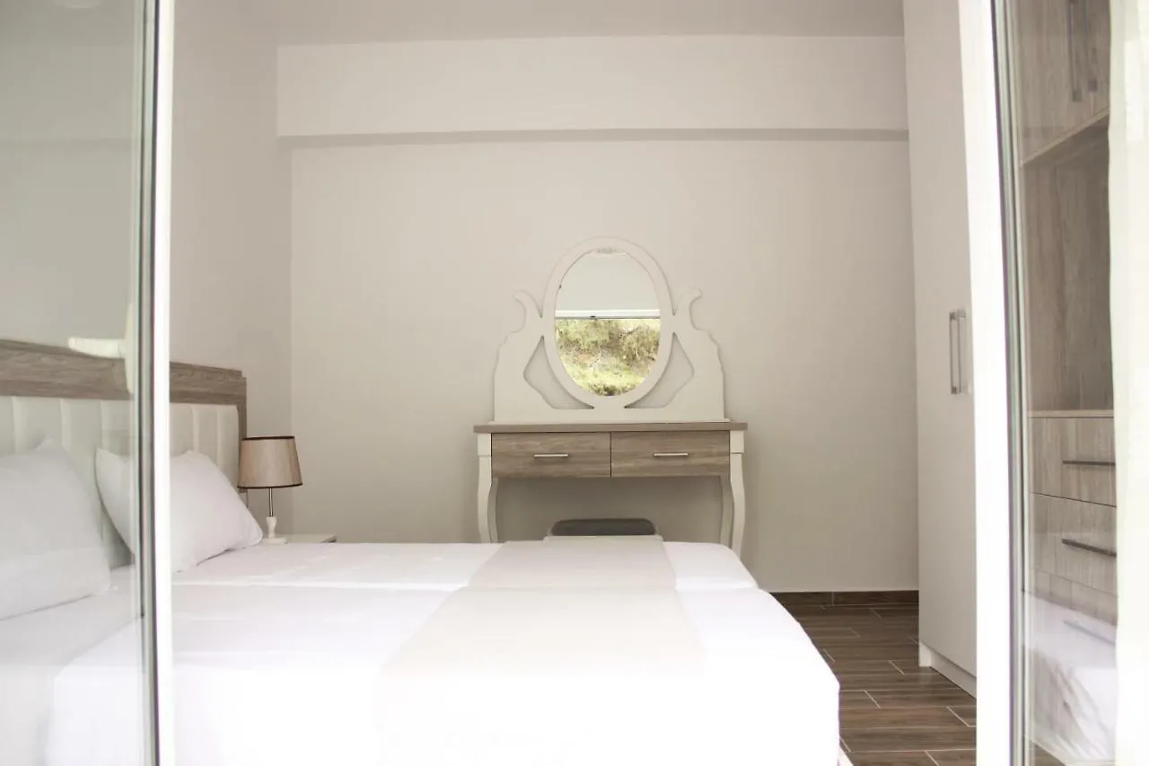 Alexandra'S Apartments Sarande